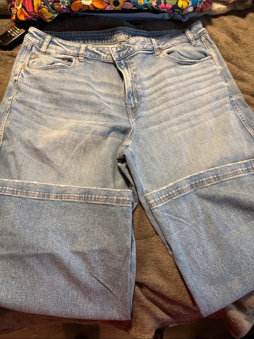 American Eagle Outfitters women’s Light WashRelaxed Jeans